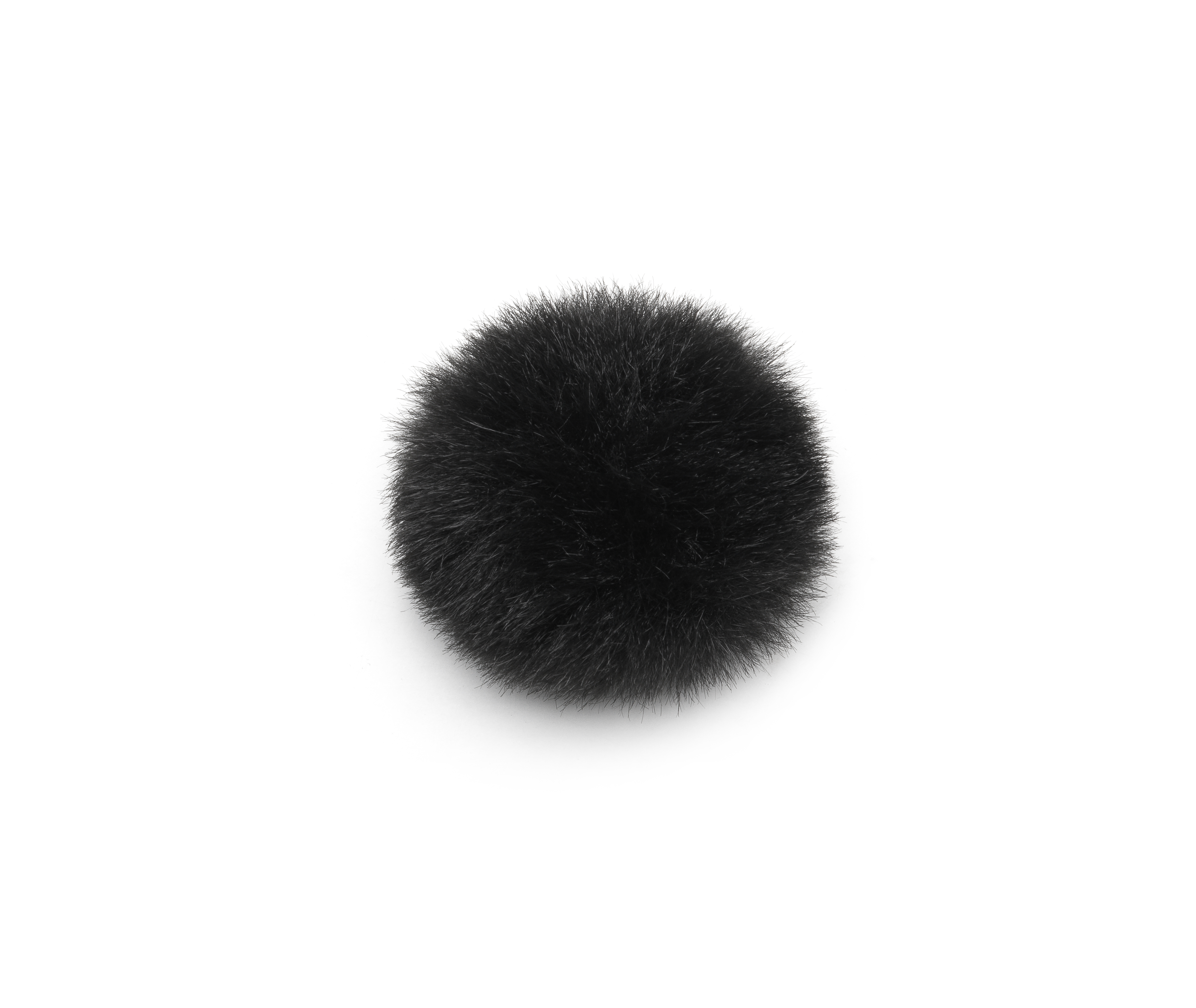 Eine schwarze, flauschige Mikrofonabdeckung, isoliert auf weißem Hintergrund.