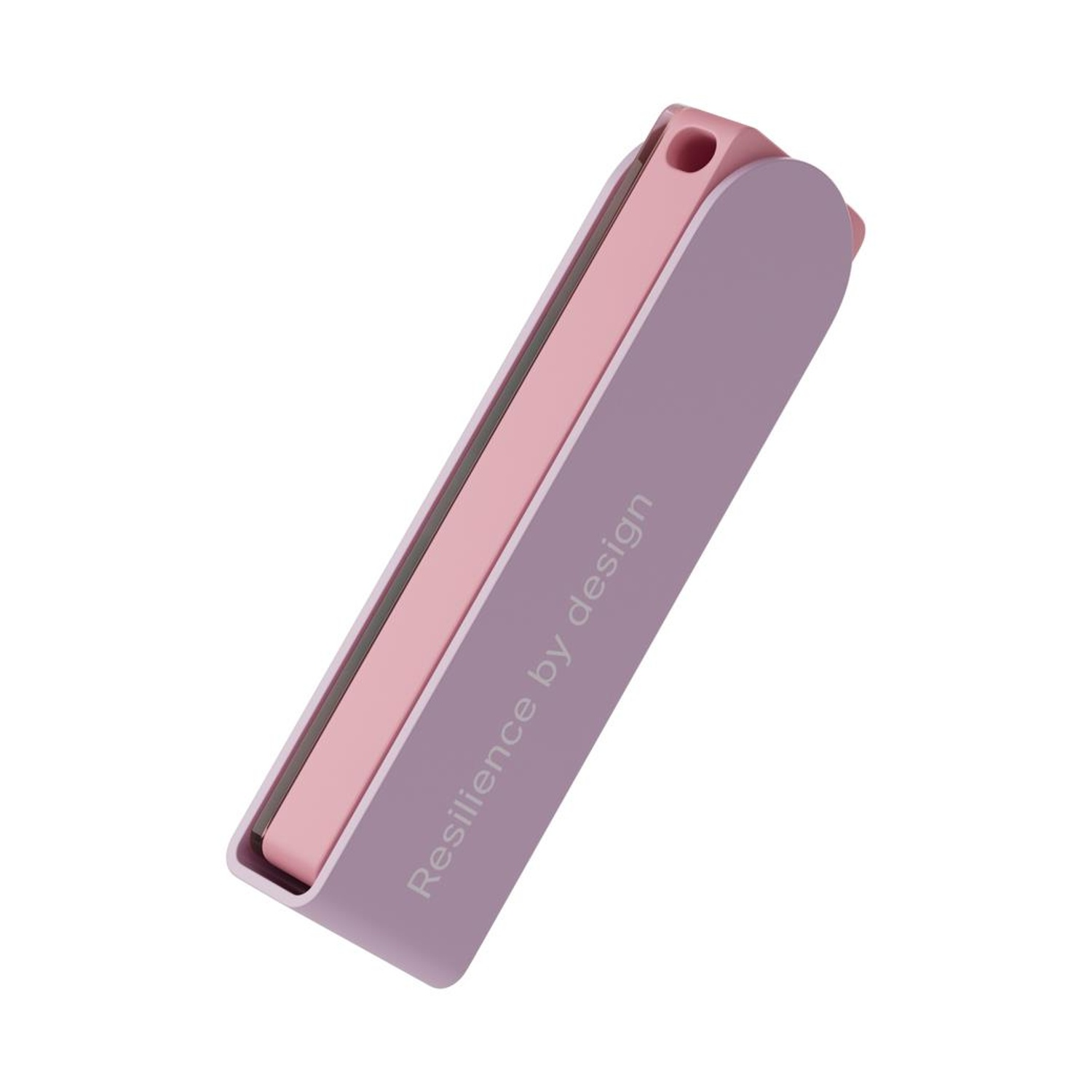 Portapenne rosa e viola con 'Resilience by design'. Sfondo bianco.