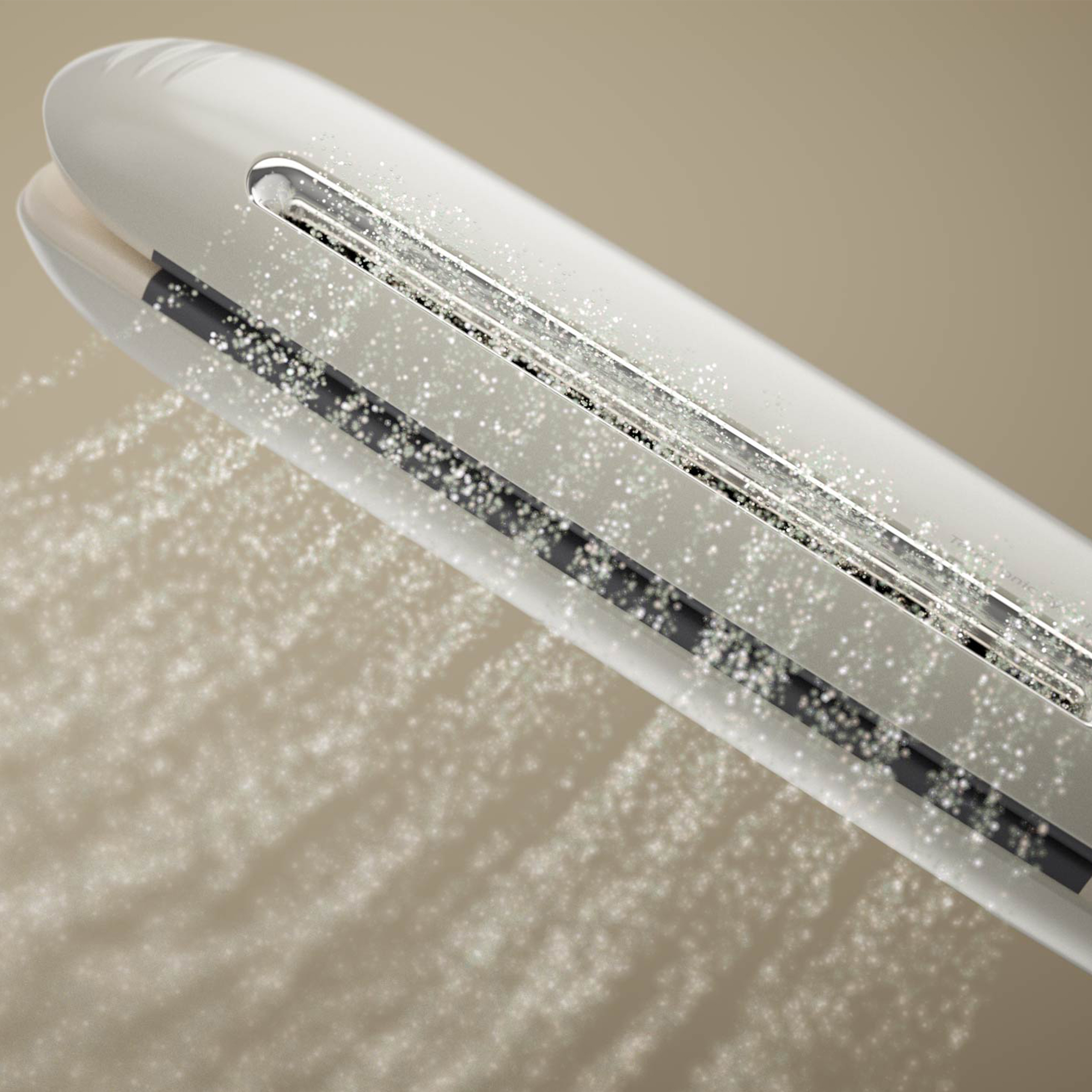 Prostownica do włosów w użyciu, wydobywa się para. Beżowo-biała kolorystyka. Zbliżenie.