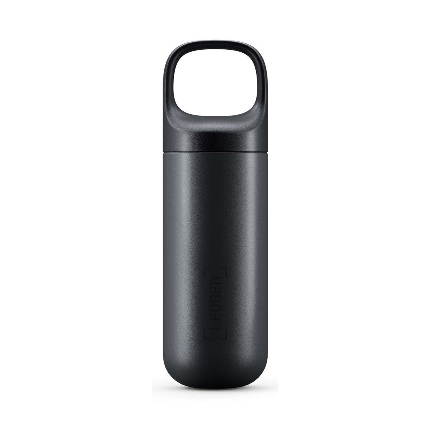 Un contenitore per portafoglio Ledger nero con manico su sfondo bianco.