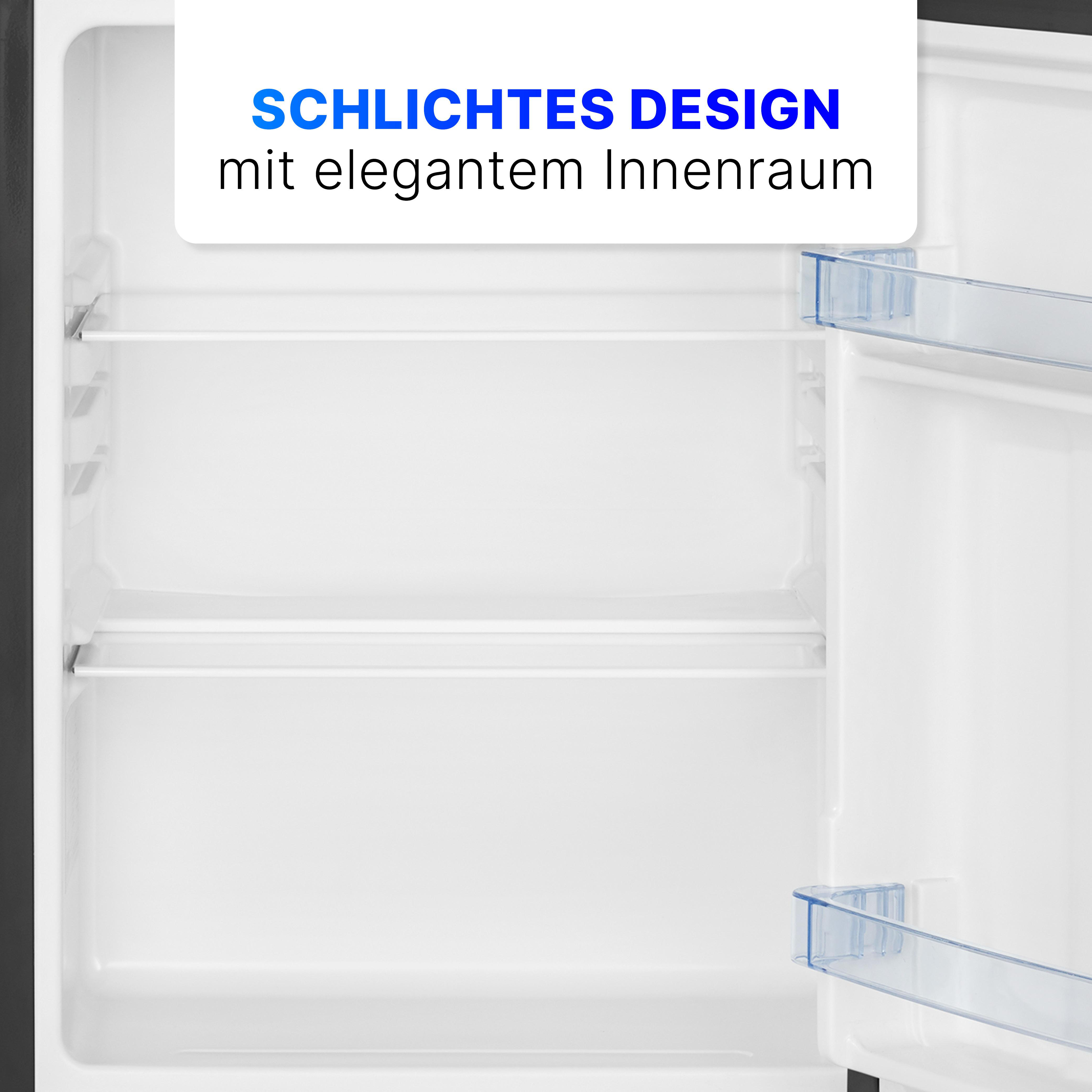 Leere weiße Kühlschrankfächer mit klaren Türfächern und weißen Einlegeböden.