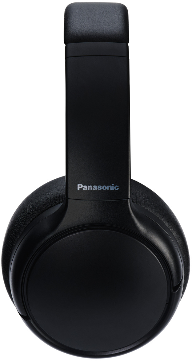 Fekete Panasonic fejhallgató, közeli felvétel, fehér háttérrel.