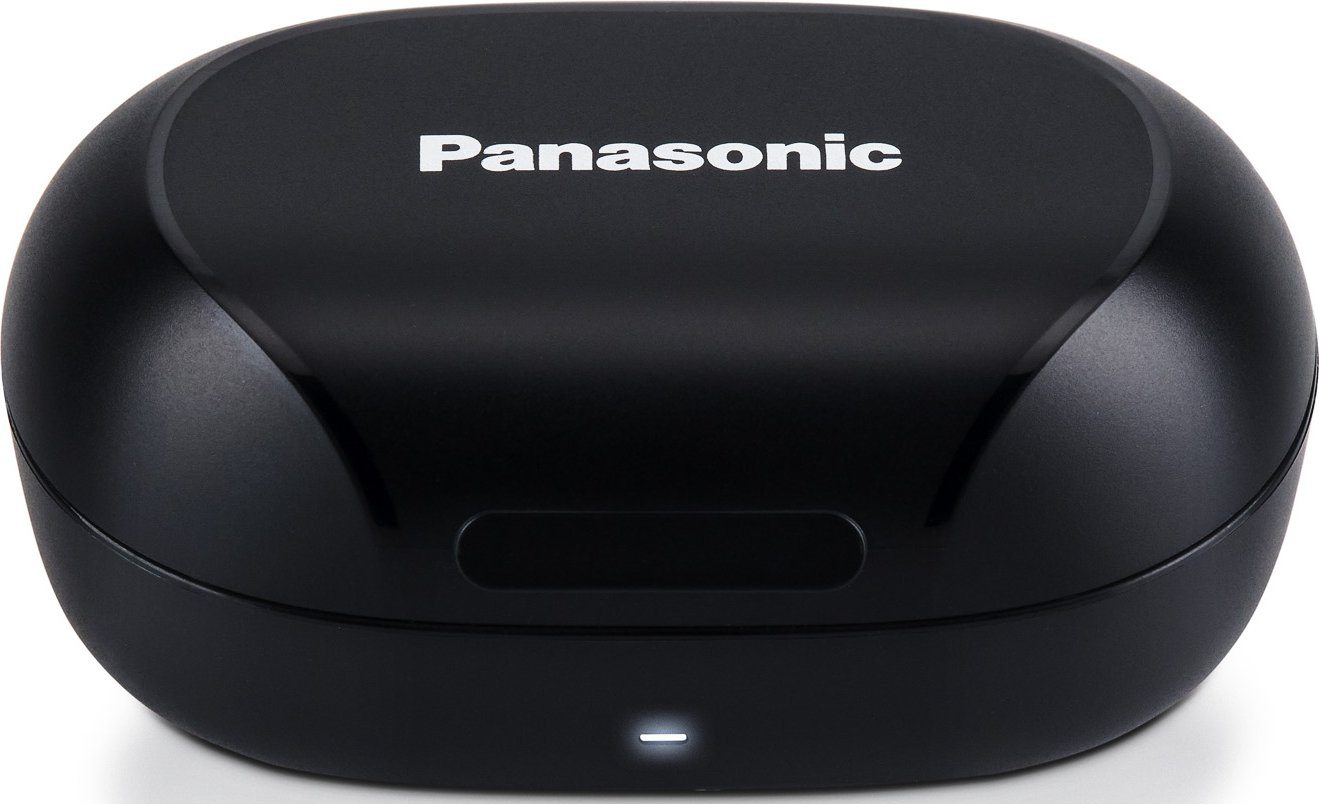 Fekete Panasonic fülhallgatótok a Panasonic logóval, fehér fénnyel és sima felülettel.