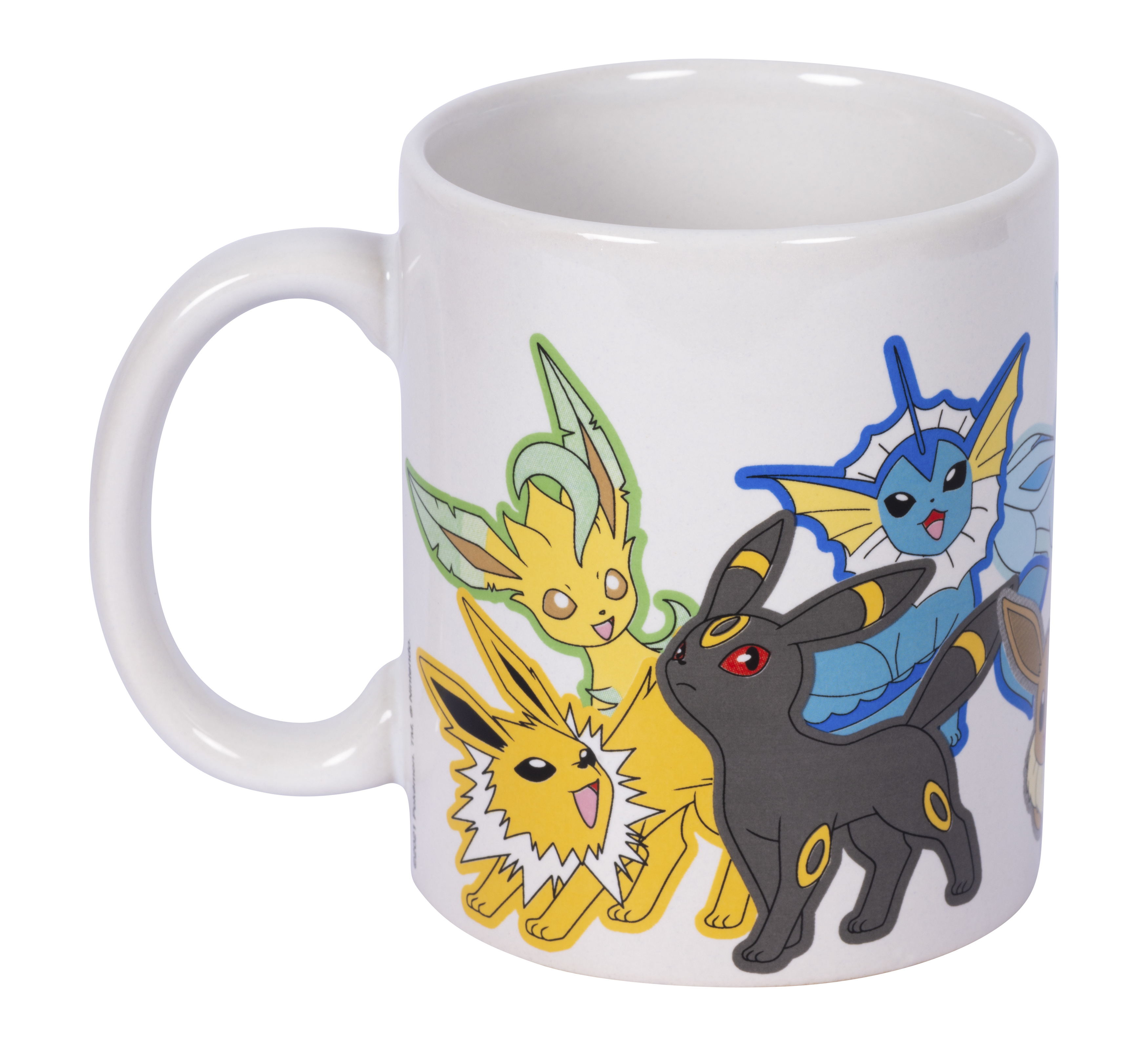 Eine weiße Tasse mit Pokemon-Charakteren bedruckt. Mehrere Pokemon sind zu sehen.