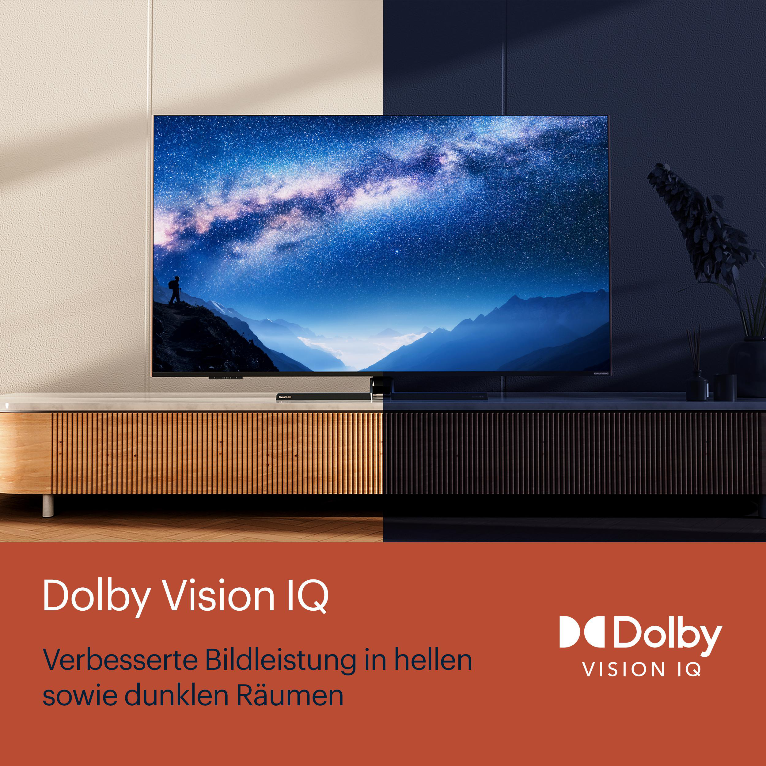TV-Bildschirm mit Sternenhimmel. Der Fernseher steht auf einem Holzschrank mit Text darunter.