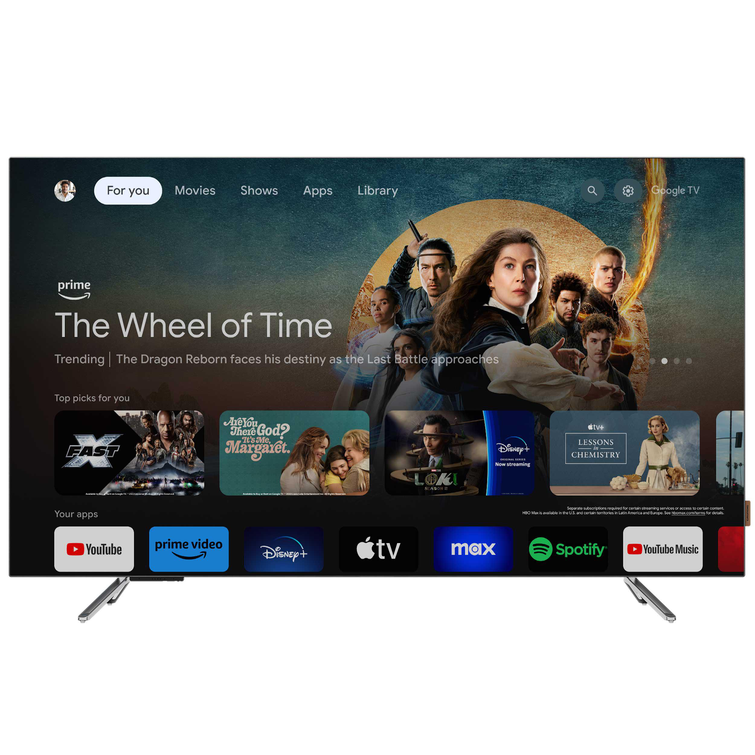 Ein großer Fernsehbildschirm zeigt die Oberfläche eines Streaming-Dienstes mit Filmoptionen.