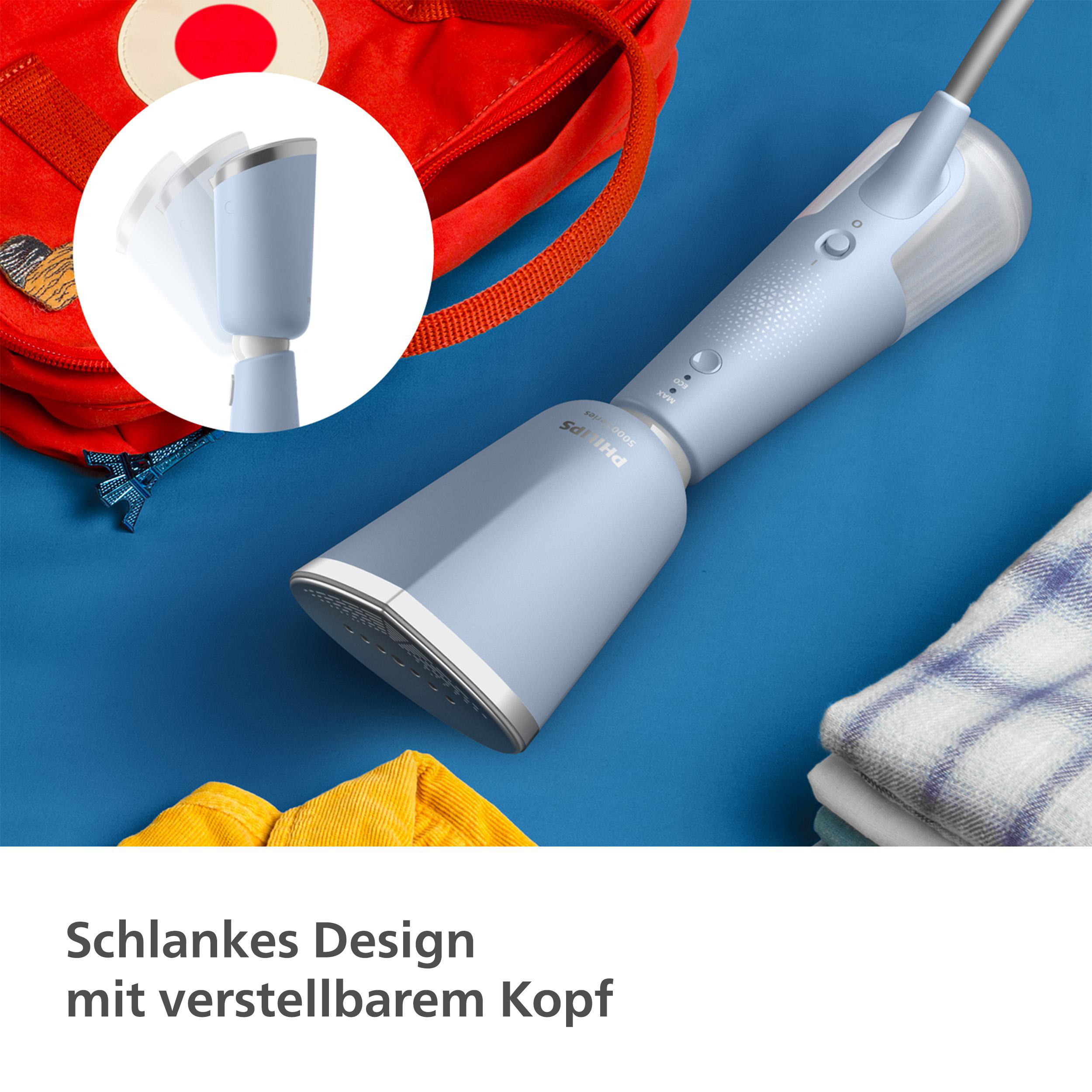 Blauer Handdampfer auf blauer Oberfläche, dynamischer Winkel. Weiße und silberne Akzente. Gelbes Hemd und gefaltete Handtücher.