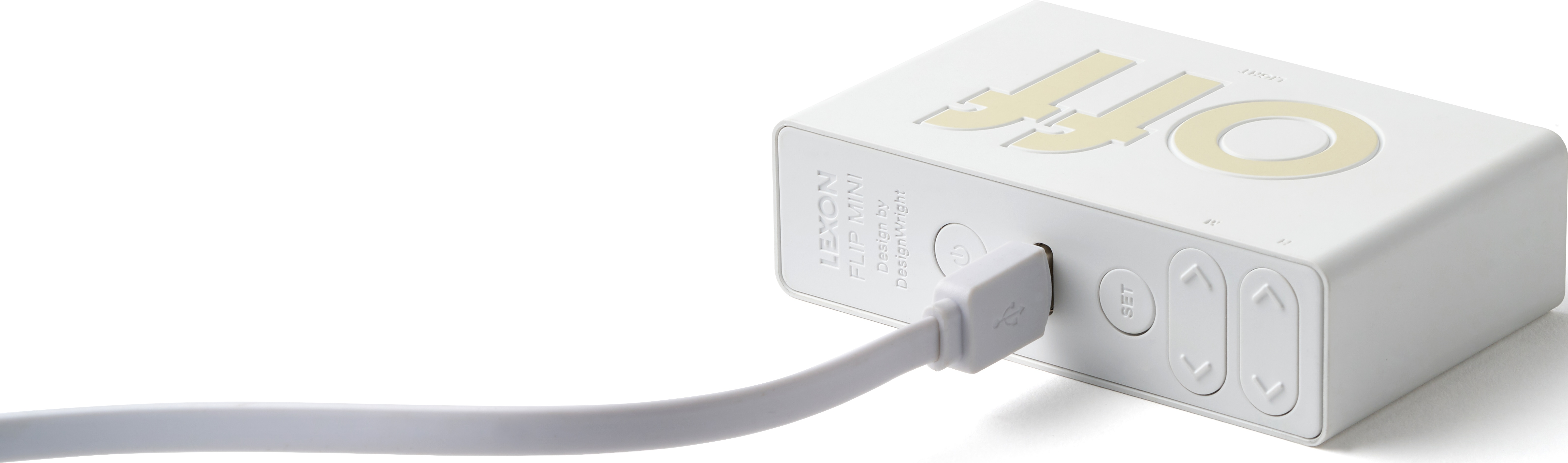 Dispositivo bianco con etichetta 'OFF' collegato a un cavo USB. Pulsanti visibili.