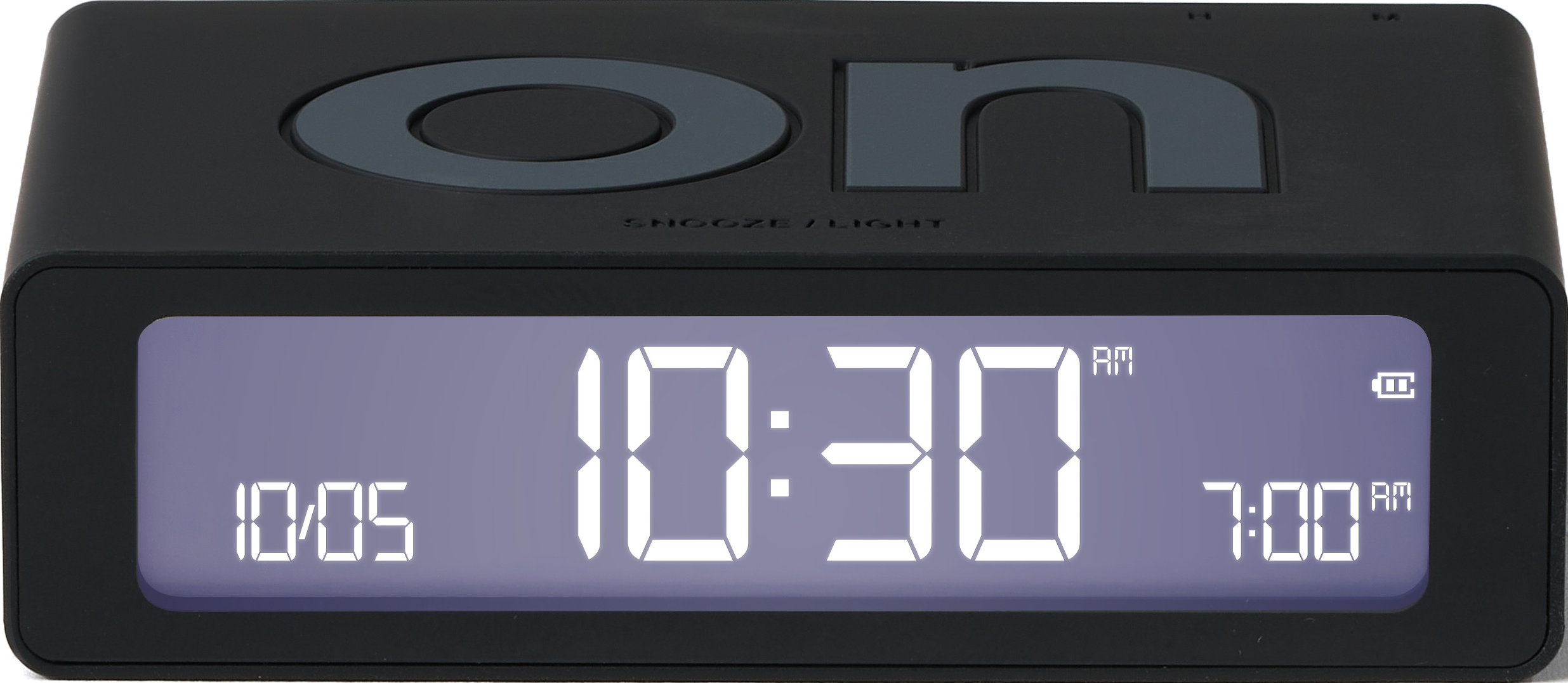 Sveglia digitale nera che mostra le 10:30 AM e la data 10/05, con "on" in alto.