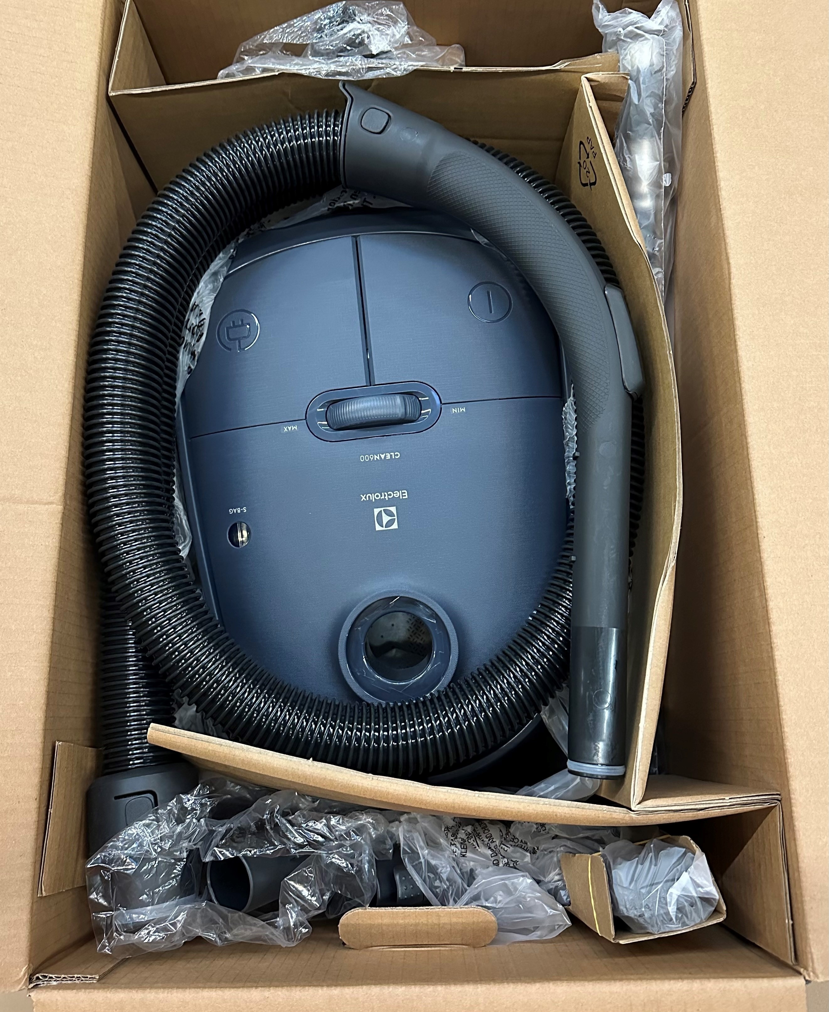 OUTLET - Odkurzacz z workiem ELECTROLUX EB61C4DB Series 600 Granatowy