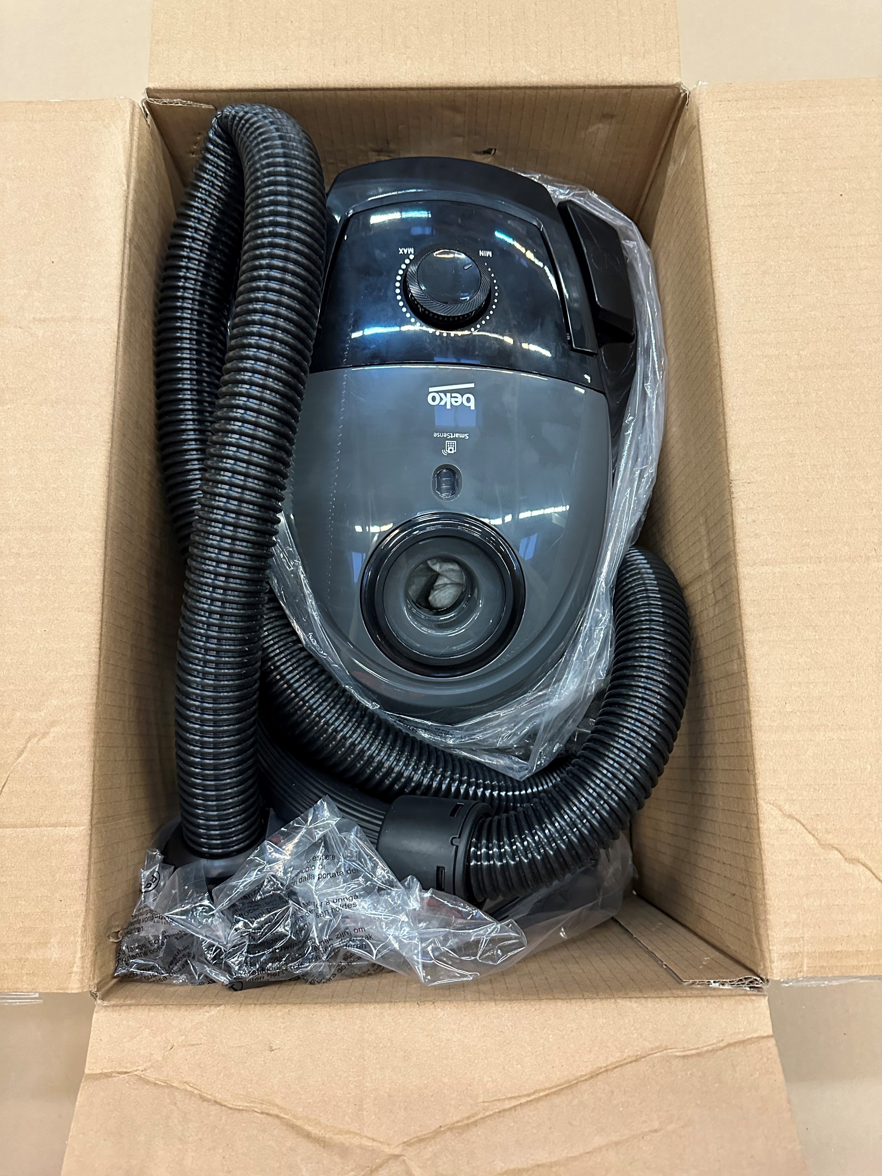 OUTLET - Odkurzacz workowy BEKO VCC 34801 AG
