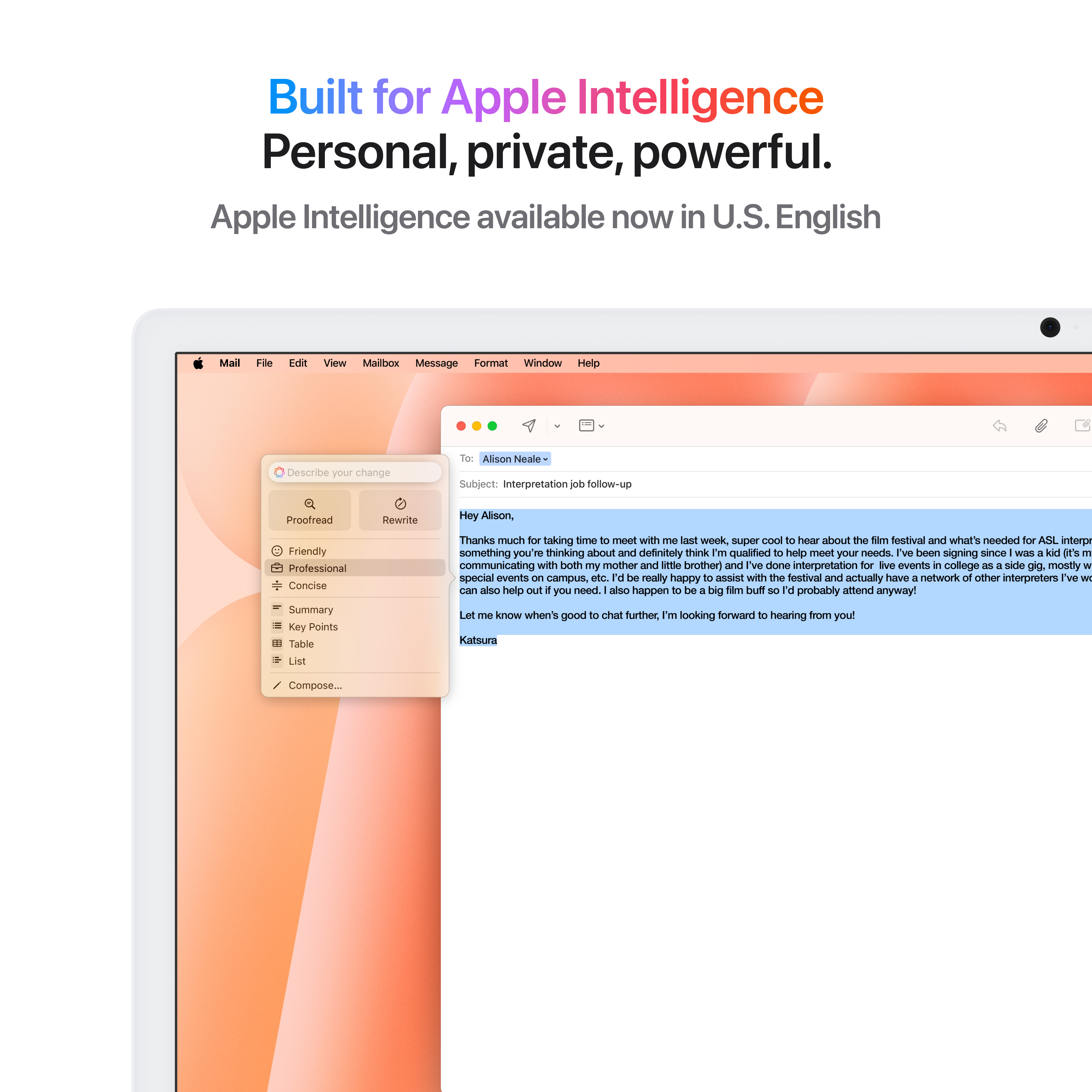 Laptop Apple con email sullo schermo. Testo: Progettato per Apple Intelligence.