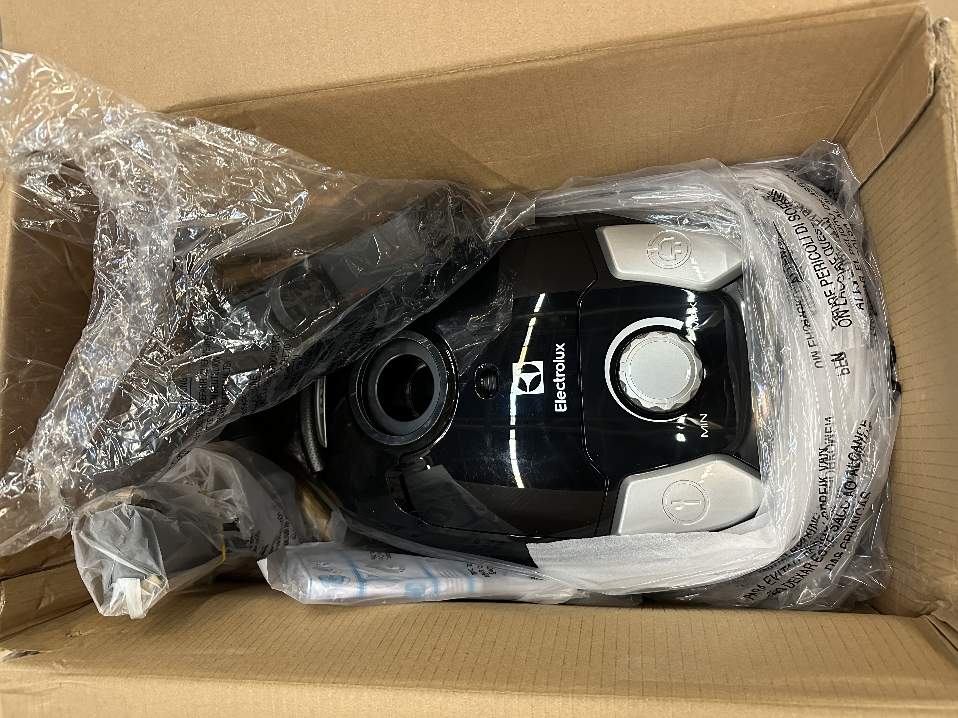 OUTLET - Odkurzacz workowy ELECTROLUX EEG42EB