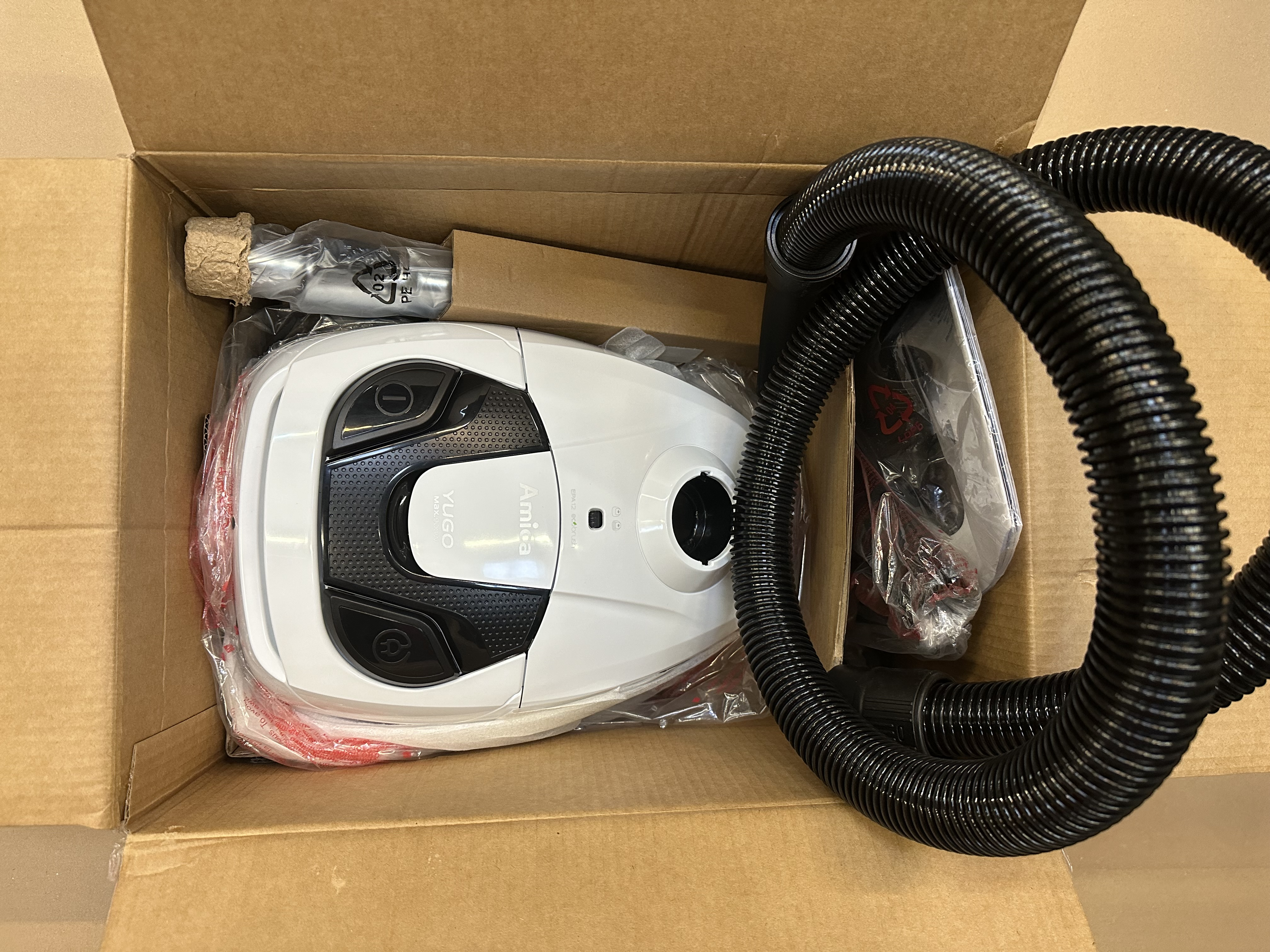 OUTLET - Odkurzacz workowy AMICA Yugo VM 1046