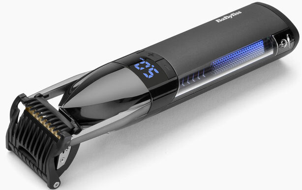 Tondeuse à cheveux noire avec affichage numérique « 25 » et la marque « Babyliss ».
