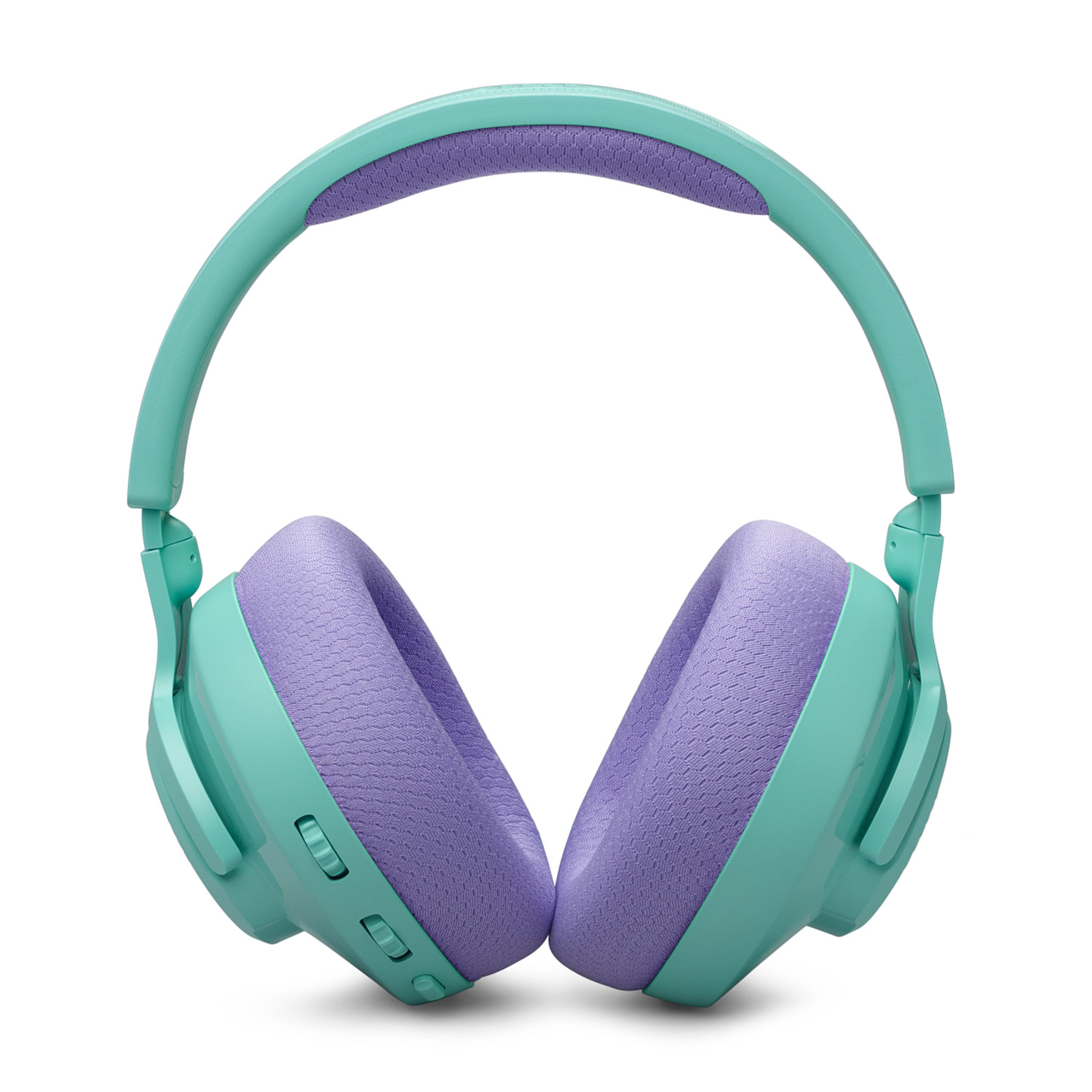 Casque turquoise avec coussinets d'oreille violets. Fond blanc.