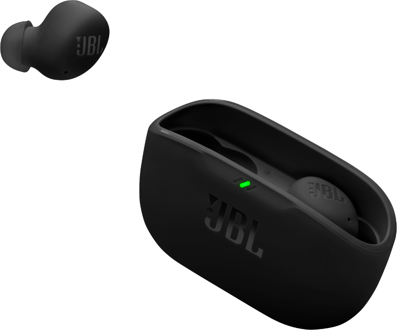 Schwarze JBL-Ohrhörer und Ladecase. Das Case ist geöffnet und zeigt einen Ohrhörer.