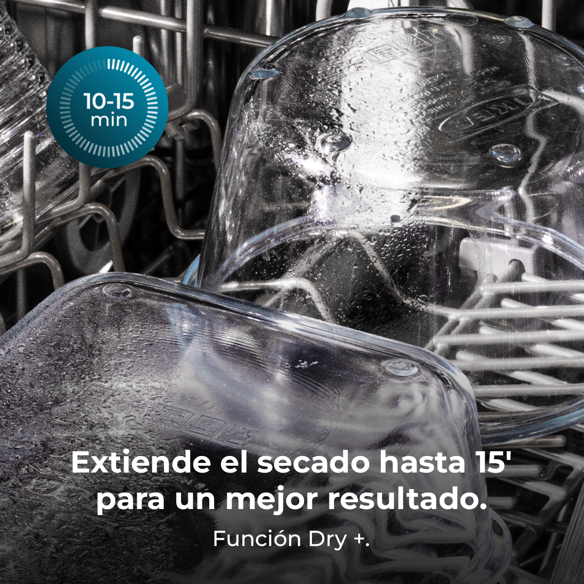 Interior de lavavajillas con vasos. Indicador de tiempo: 10-15 min. Texto: Extiende el secado para mejorar.