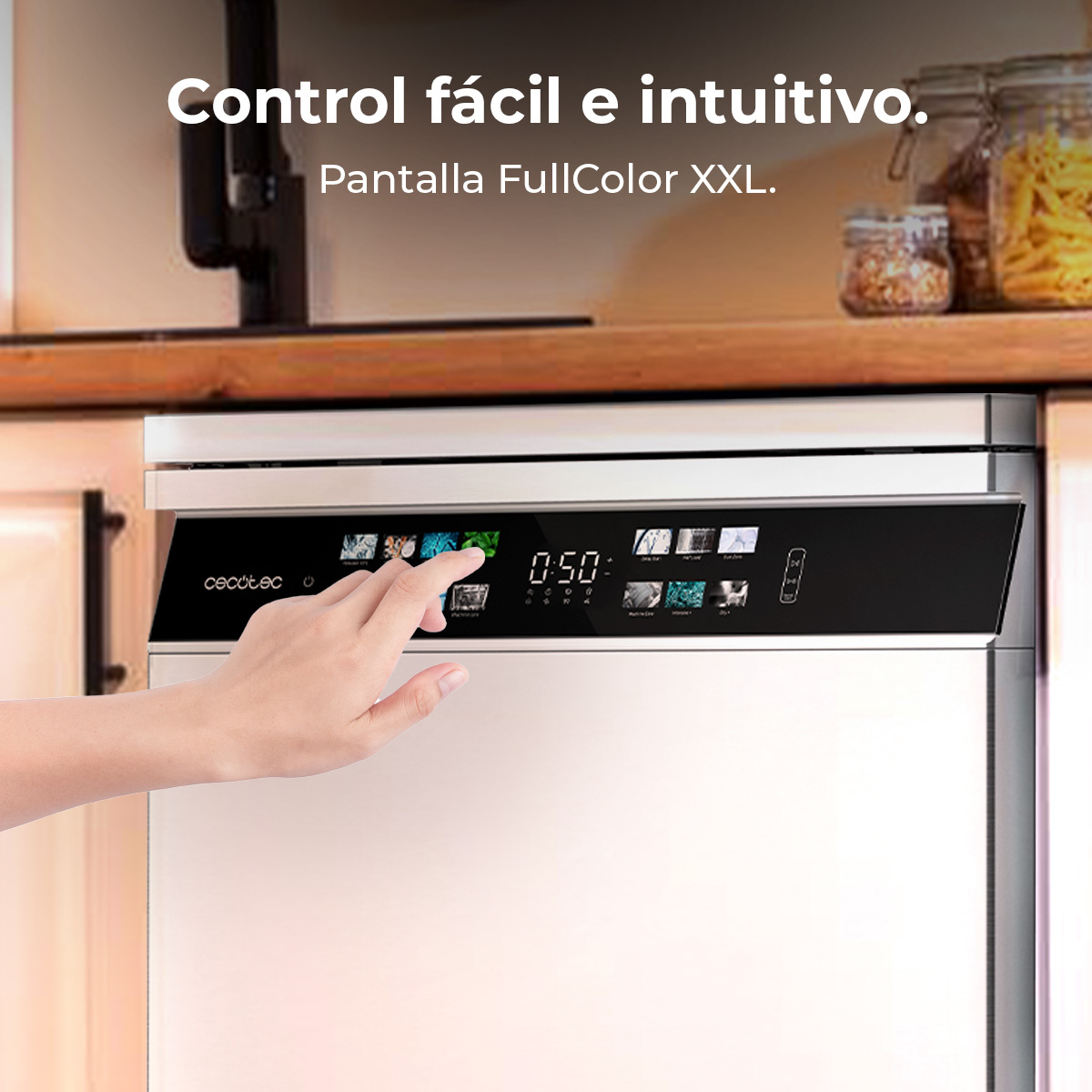 Mano tocando un panel de control de lavavajillas con una pantalla digital.