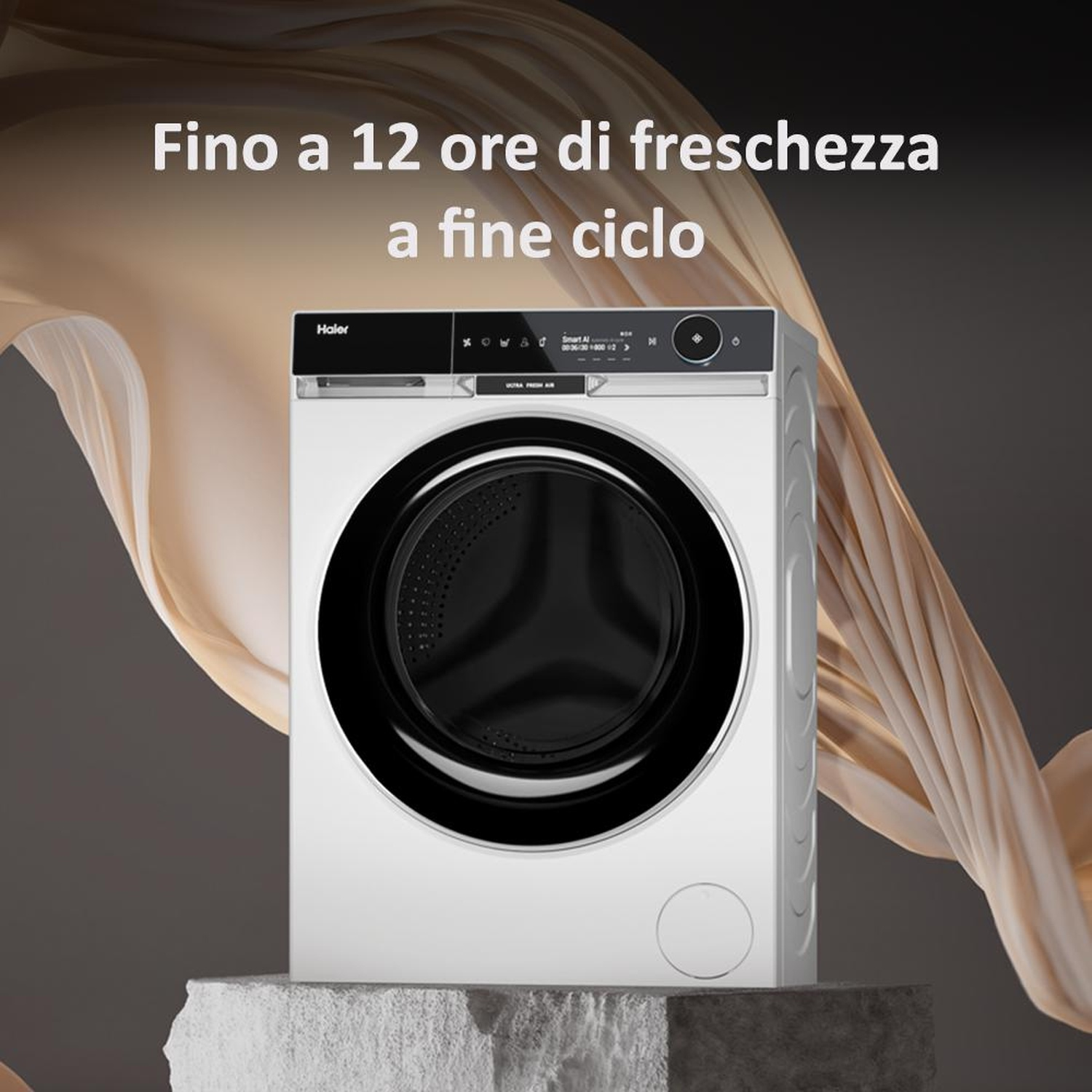 Lavatrice Haier bianca su base di pietra, con testo sulla freschezza.
