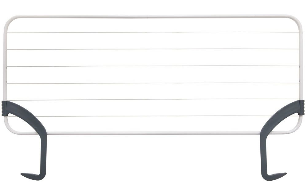 Biała suszarka do ubrań z poziomymi liniami. Szare wsporniki na obu końcach.