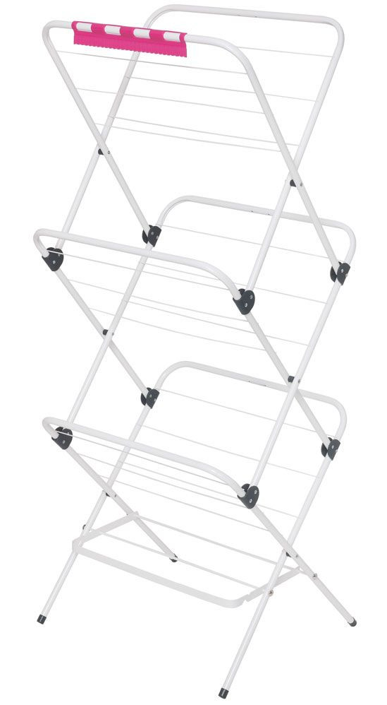 Biała suszarka na ubrania, różowy drążek na górze. Składana konstrukcja. Białe tło.