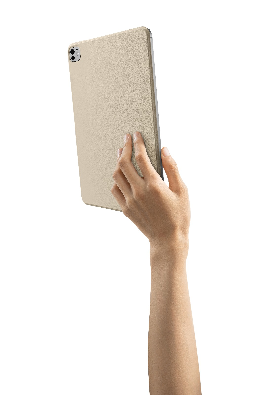 Beyaz arka plan üzerinde bej bir tablet tutan bir el, yukarı doğru uzatılmış kol.