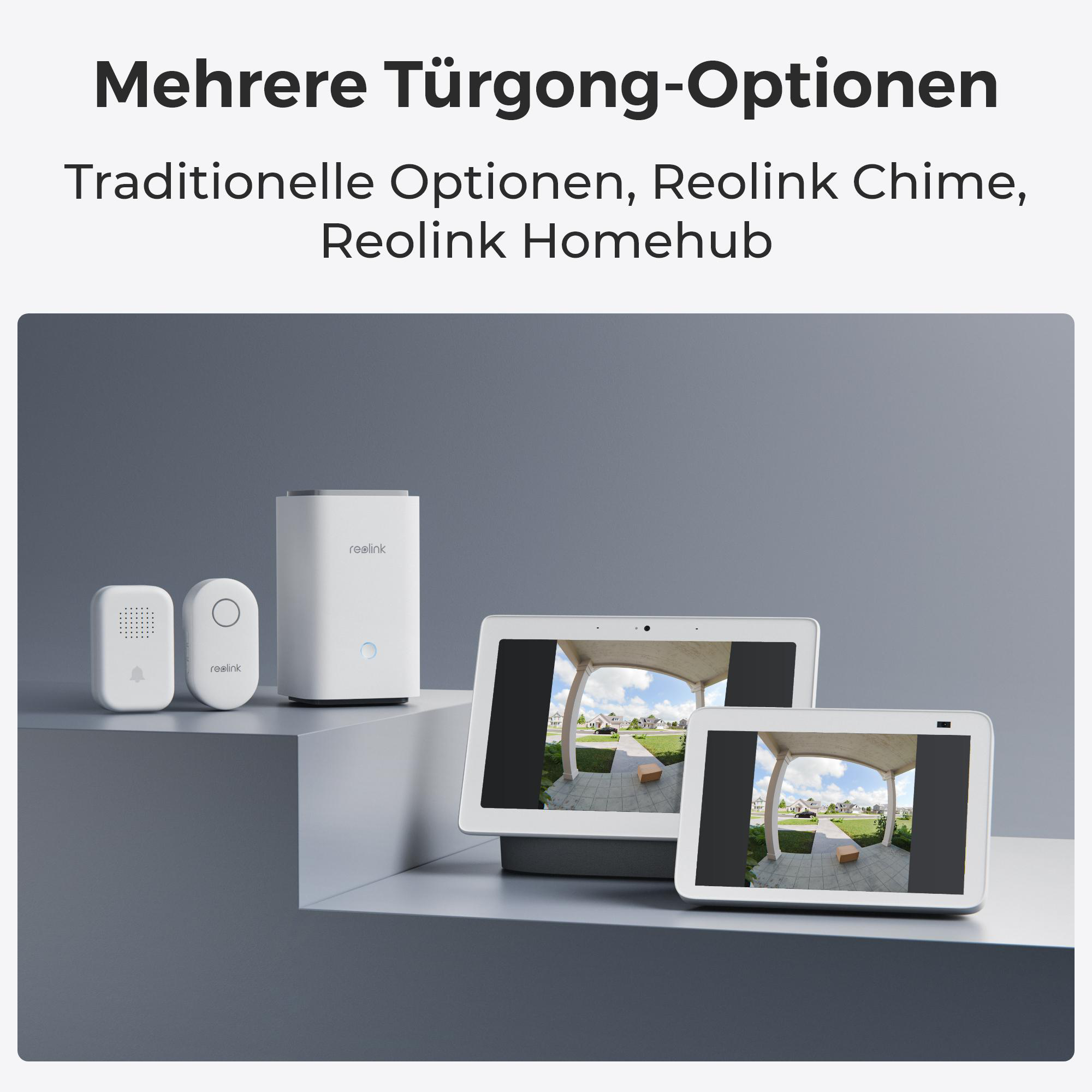 Drei Geräte: eine Türklingel, ein Gong und zwei Bildschirme, alle auf grauer Oberfläche.