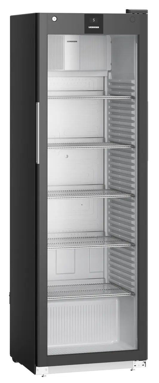 Schwarzer Kühlschrank mit Glastür, zeigt Regale im Inneren.