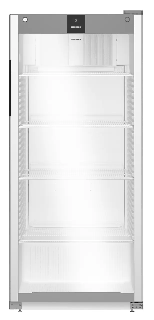 Ein hoher, leerer Liebherr-Kühlschrank mit Glasböden und Digitalanzeige.