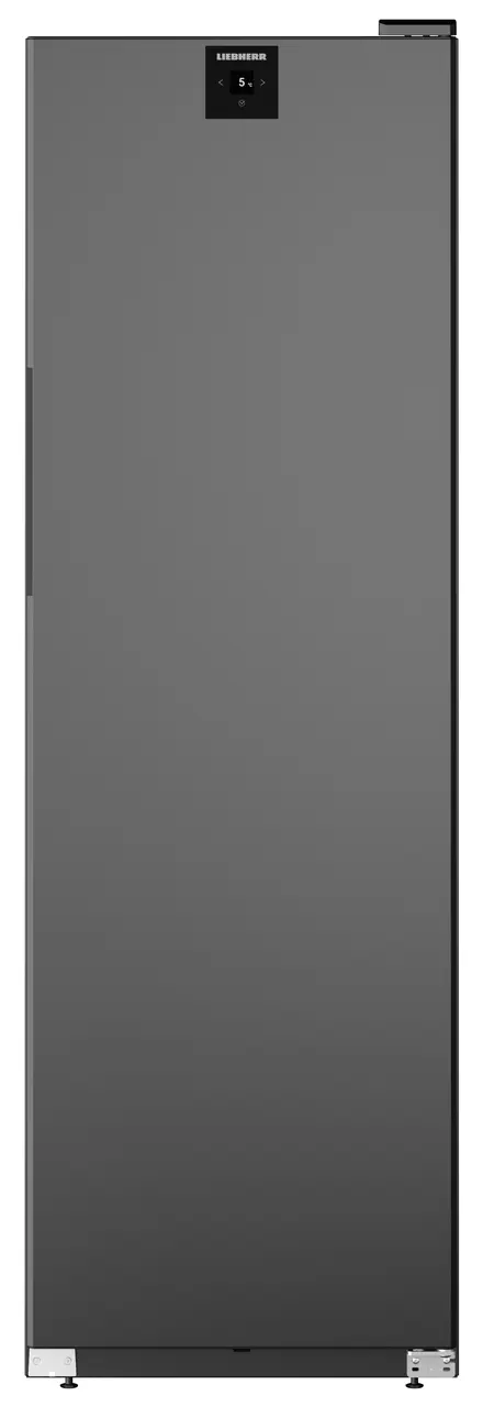 Ein dunkelgrauer Kühlschrank mit Digitalanzeige. Die Marke ist 'Liebherr'.