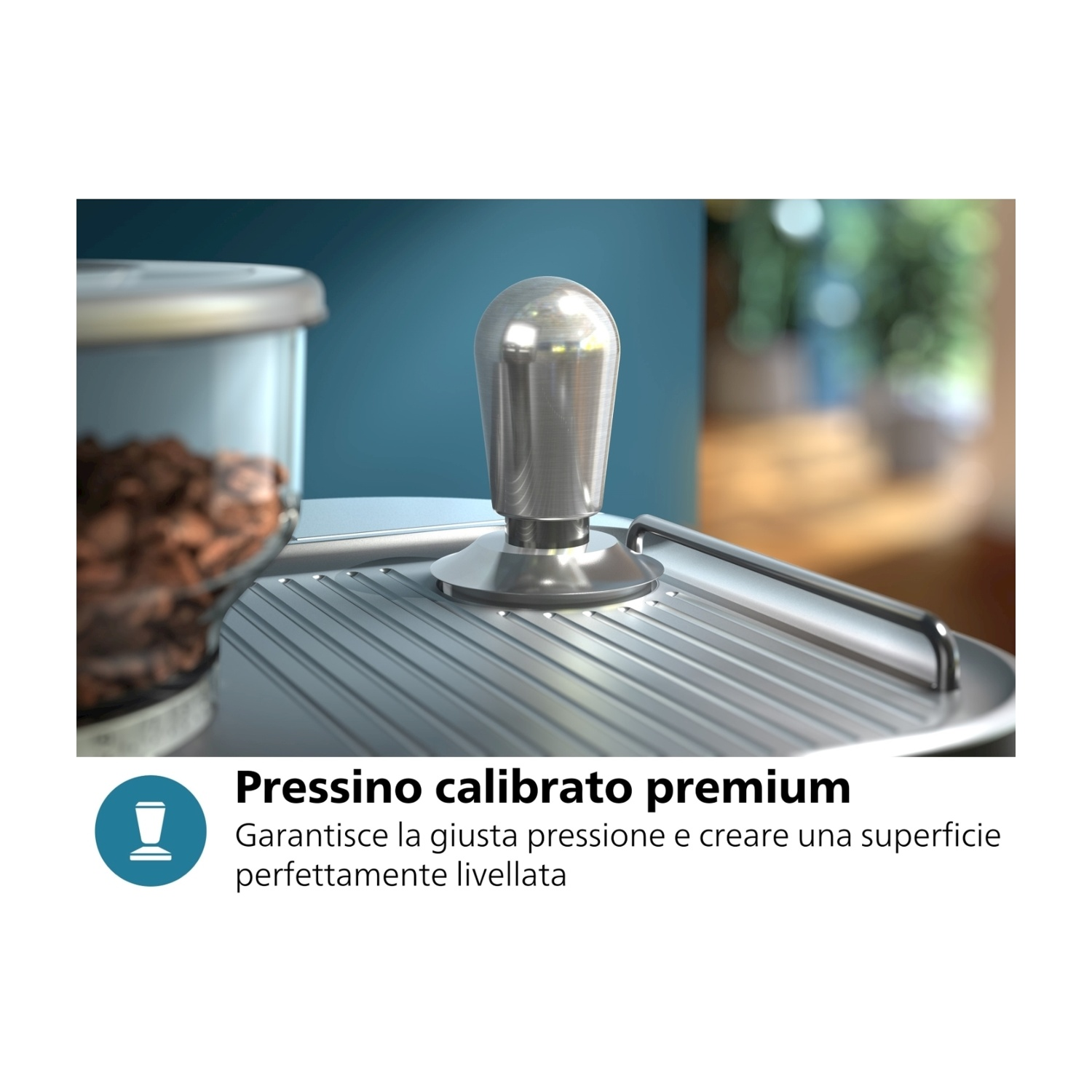 Un pressino metallico su una superficie metallica, testo in italiano sotto.