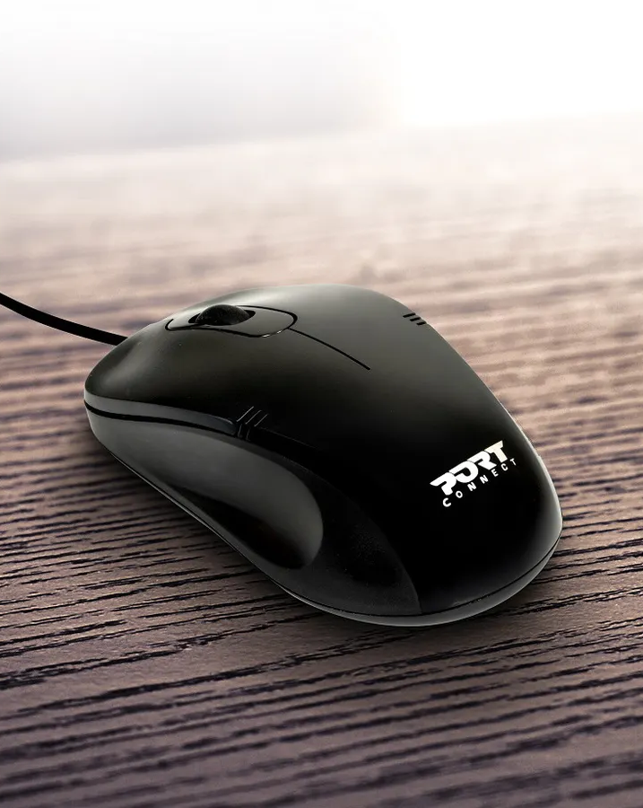 Mouse nero su una tavola di legno. Il logo PORT CONNECT è visibile.
