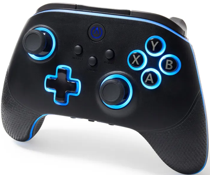 Ein schwarzer Gaming-Controller mit blauen Lichtern um die Tasten und Joysticks.