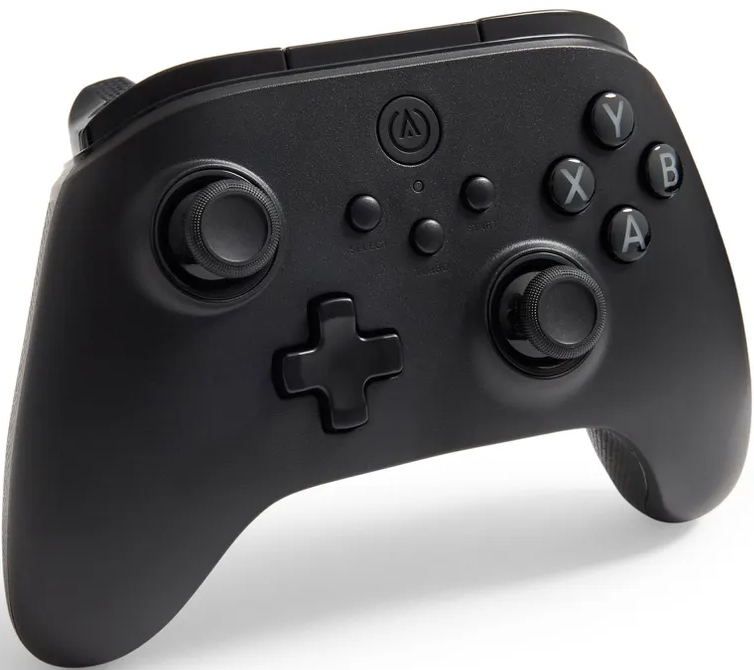 Ein schwarzer Gamecontroller mit Tasten, Steuerkreuz und Joysticks. Zentrales Logo.