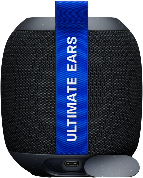 Ein schwarzer Ultimate Ears-Lautsprecher mit blauem Riemen. Der Riemen hat weißen Text 'ULTIMATE EARS'.