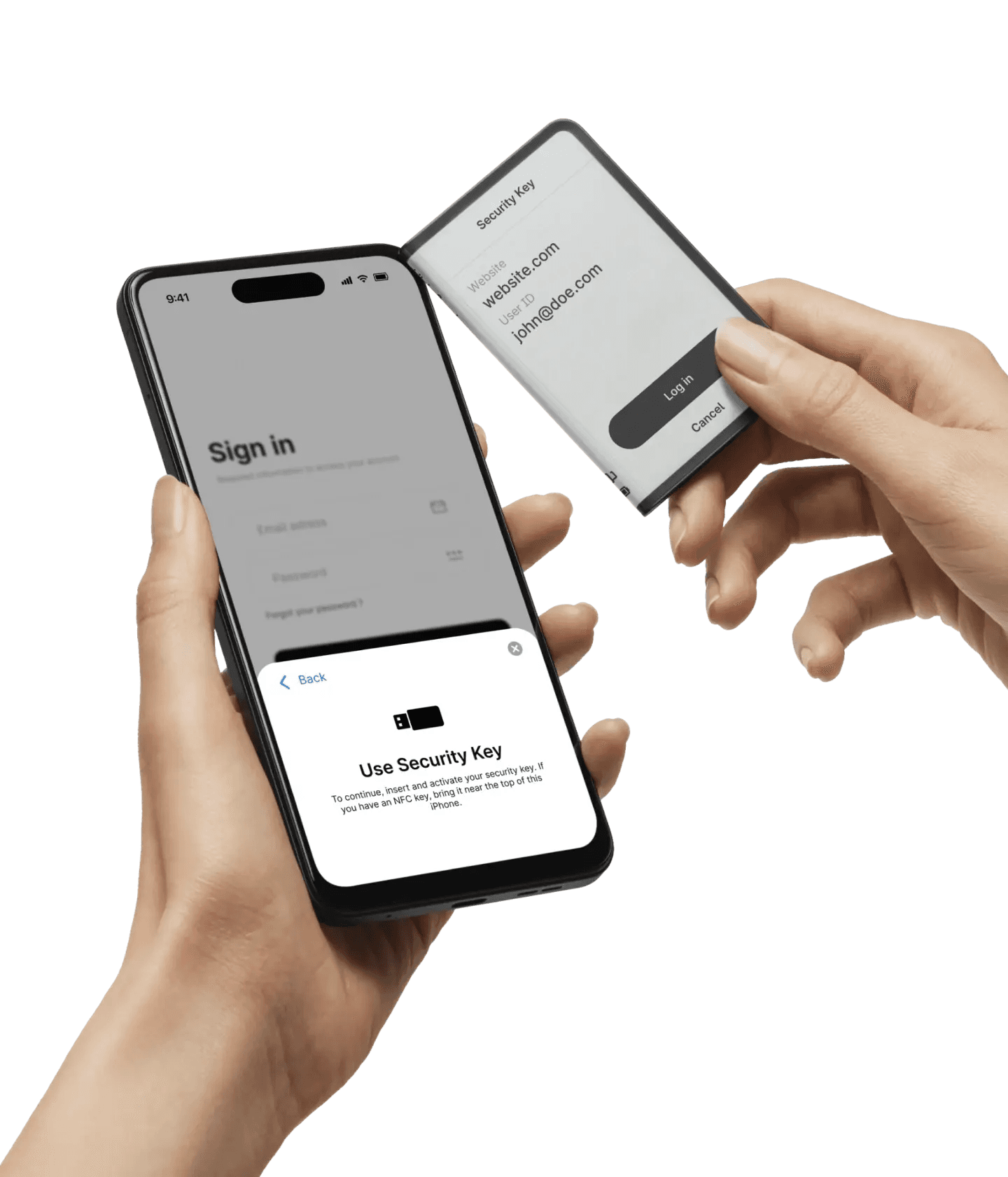 Hände benutzen einen Sicherheitsschlüssel mit einem Telefon, das einen Anmeldebildschirm zeigt.