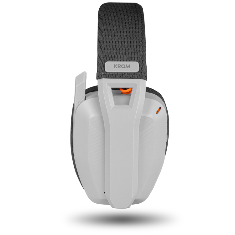 Auriculares gaming blancos y grises con la marca 'KROM'. Detalles en naranja y diadema de malla gris.