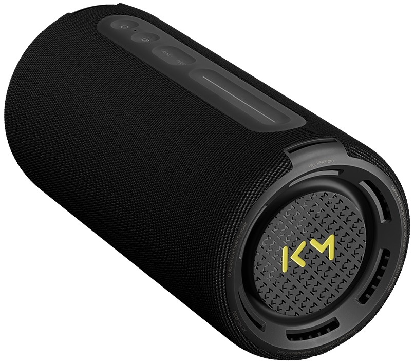 Czarny, cylindryczny głośnik. U góry przyciski, na dole logo. Struktura tkaniny.