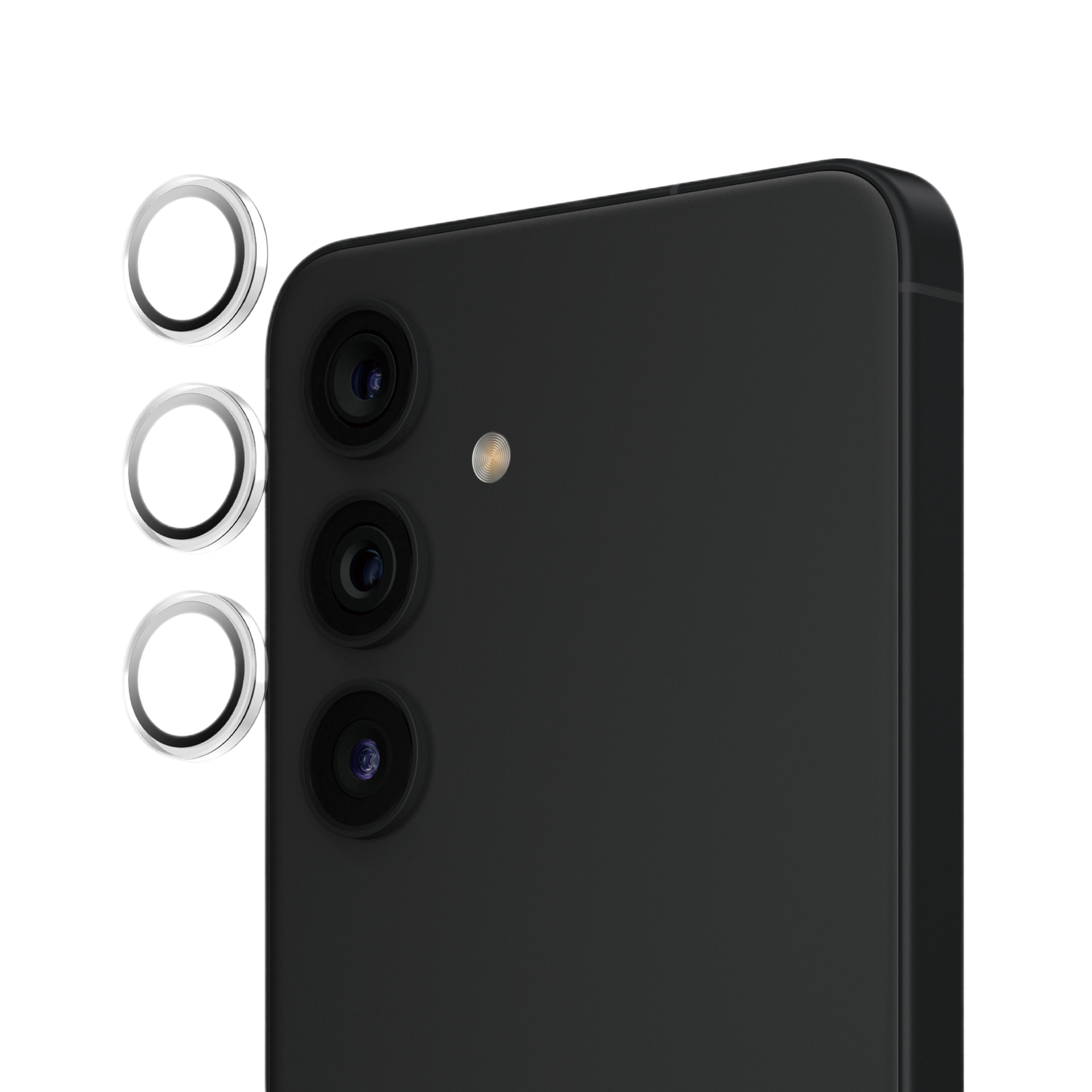 Close-up van de camera-opstelling van een zwarte smartphone met drie zilveren ringen.