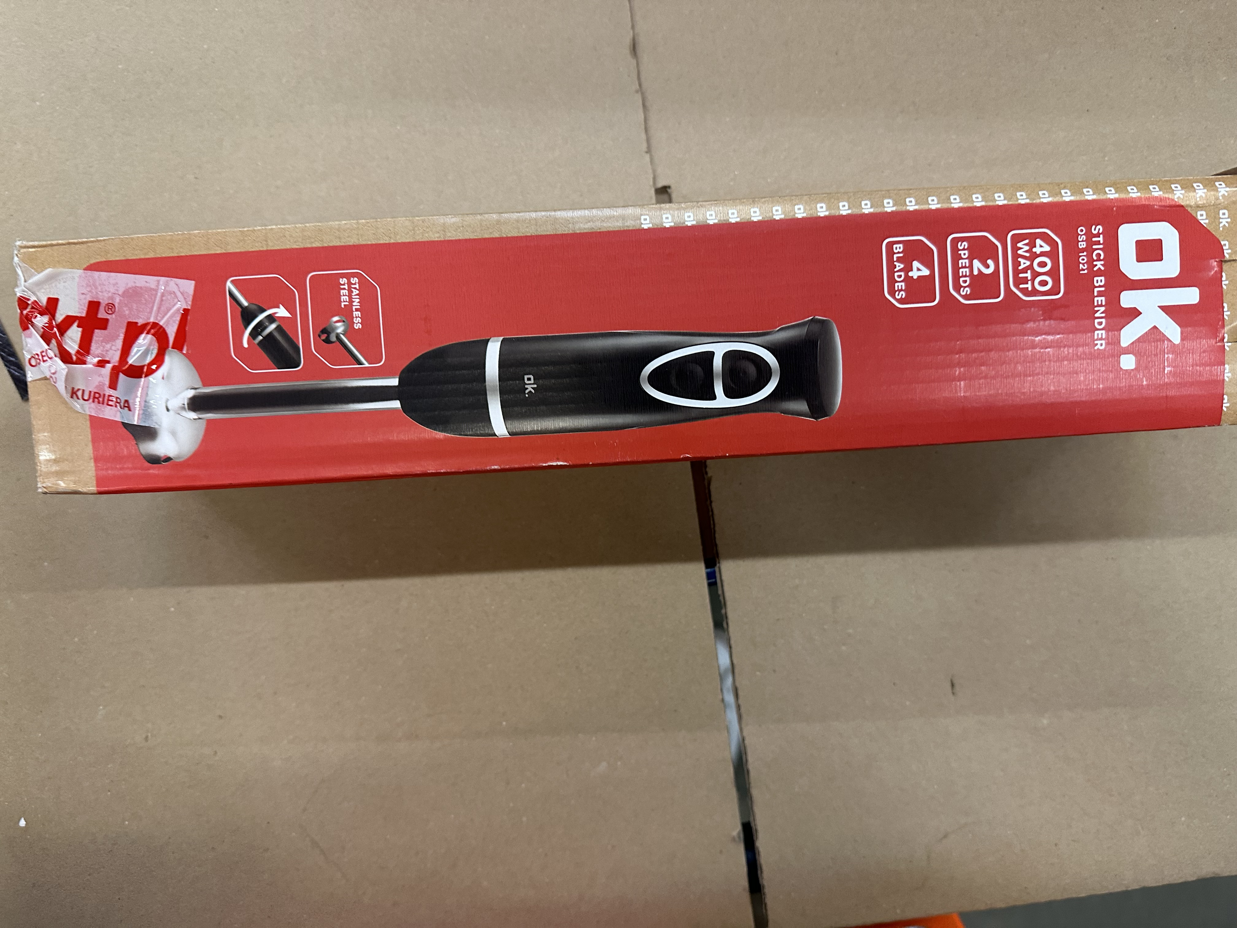 Pudełko z ilustracją blendera ręcznego na przodzie, pokazującą funkcje blendera.