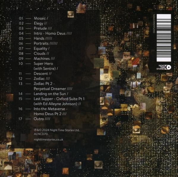 Rückseite einer CD mit Titelliste und Text in Weiß auf dunklem Hintergrund.