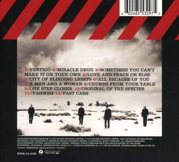 Rückseite eines U2-Albums mit Titelliste, Bildern der Bandmitglieder und grafischen Elementen.