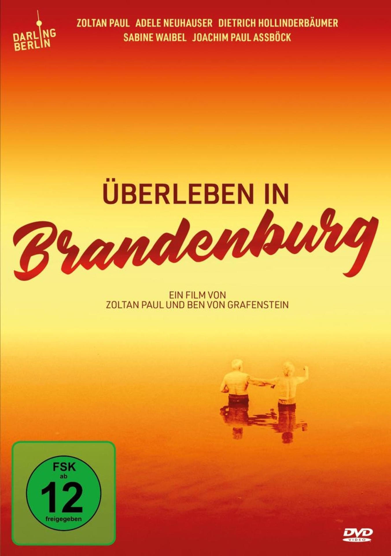 Filmposter mit zwei Personen im Wasser. Titel: Überleben in Brandenburg.