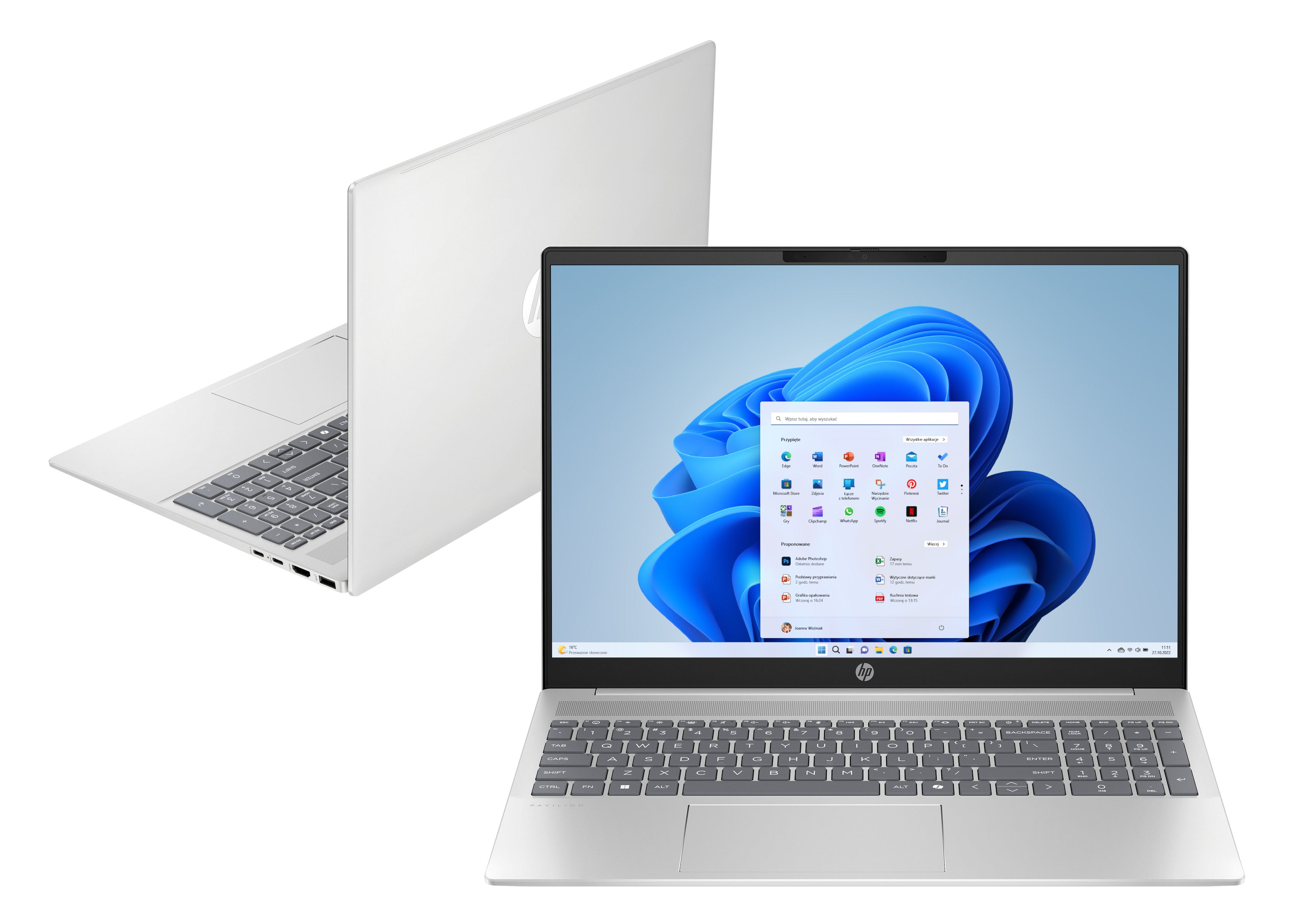 Dwa laptopy. Laptop z widokiem z przodu jest otwarty z systemem Windows 11. Drugi laptop jest w tle.