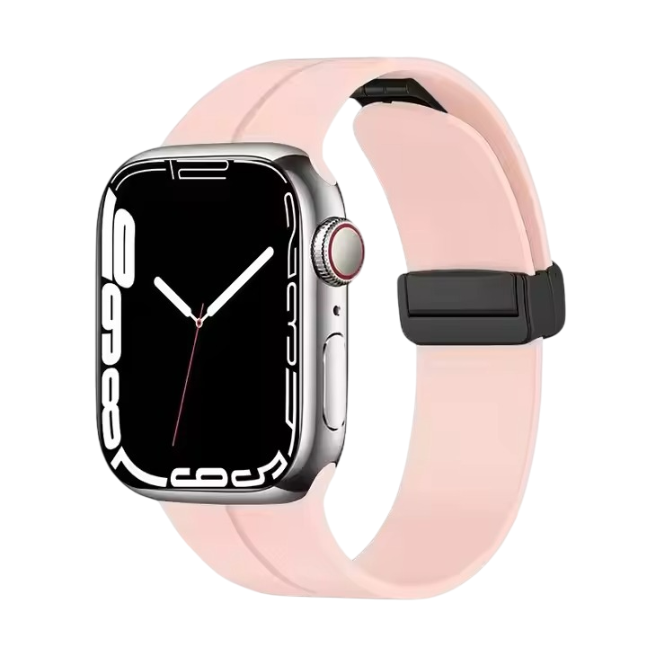 Siyah bir arka plan üzerinde pembe kayışlı ve siyah tokalı gümüş Apple Watch.