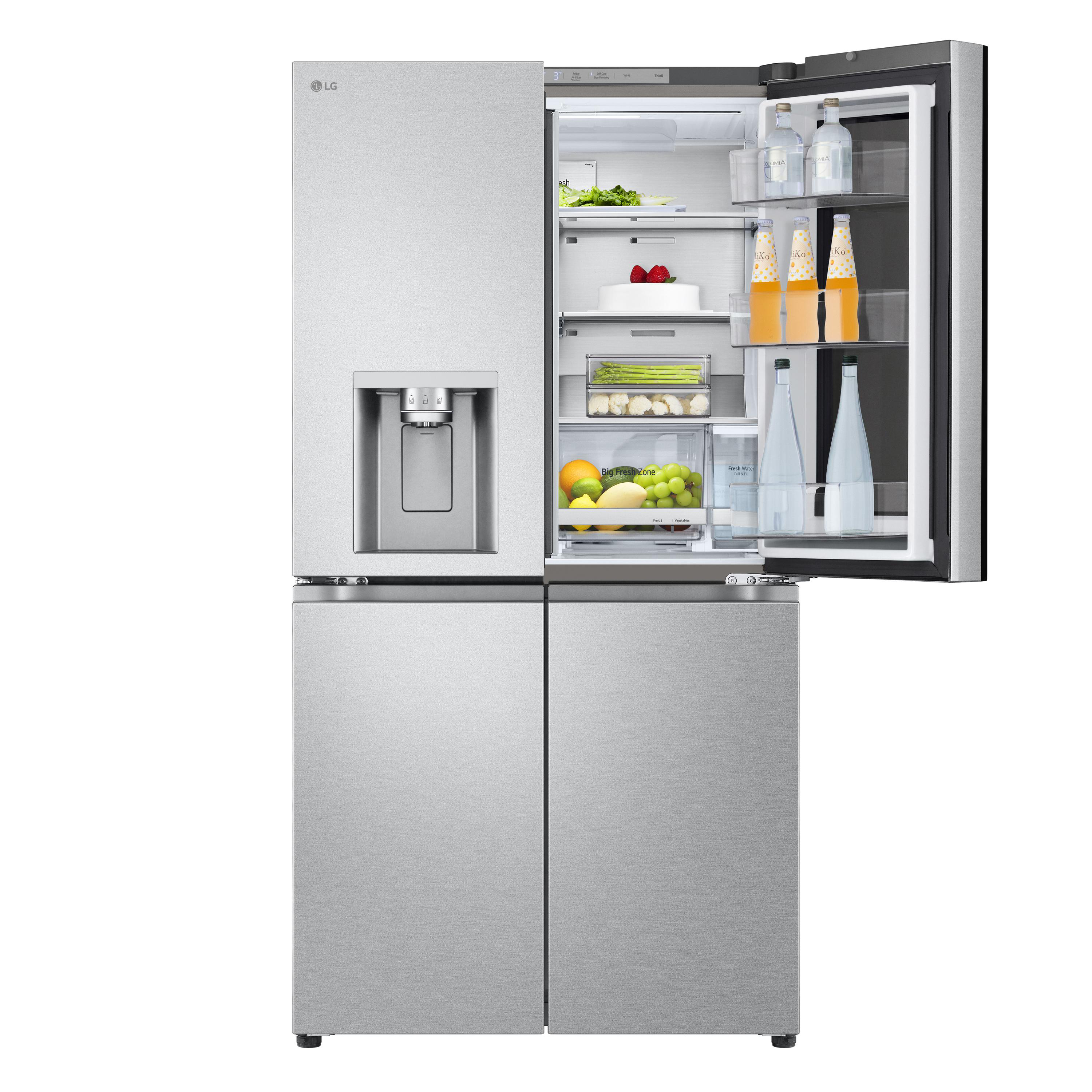Silberner Kühlschrank mit geöffneten Türen, die Essen und Getränke zeigen.