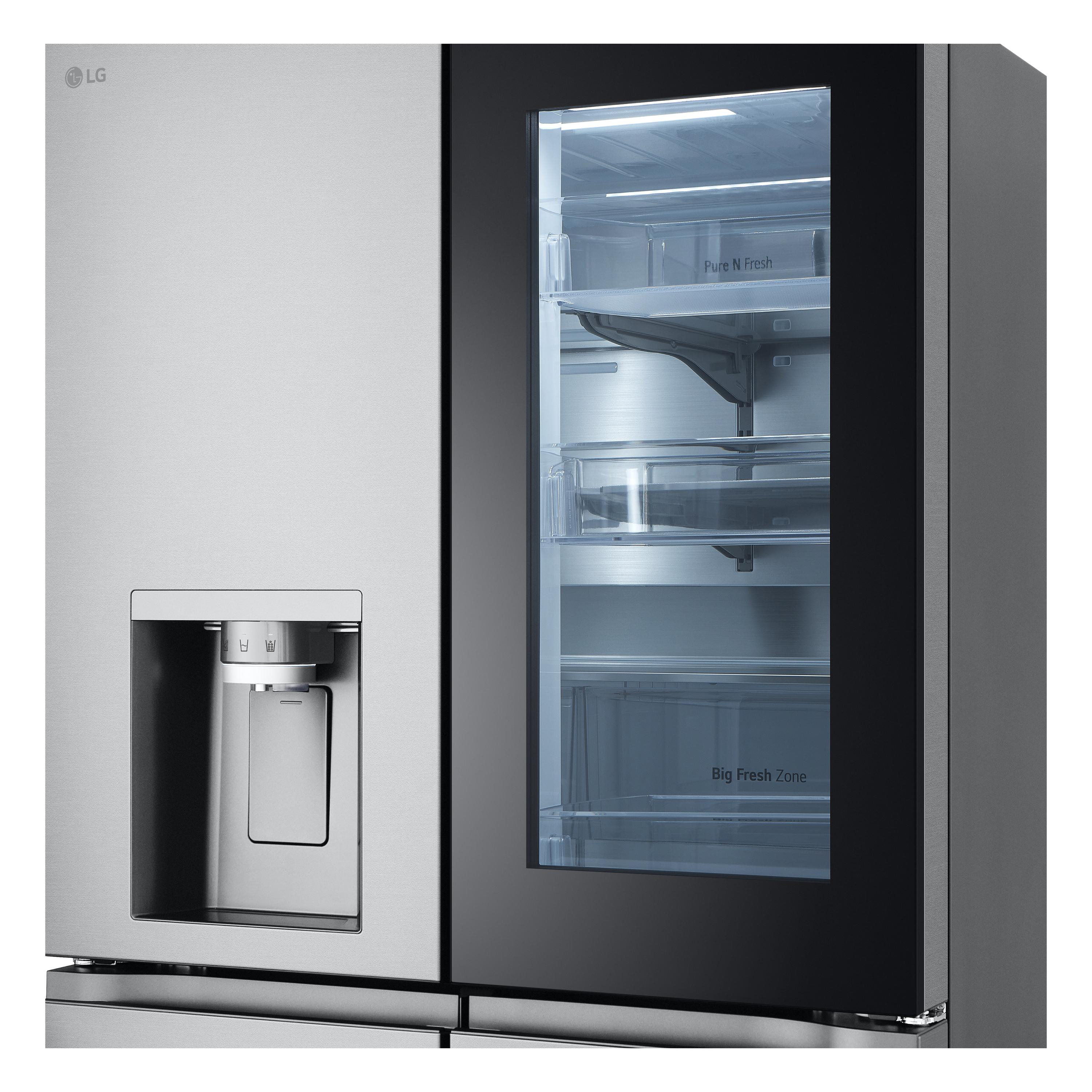 Ein Edelstahl-Kühlschrank von LG mit einer dunklen Glastür, die das Innere zeigt.