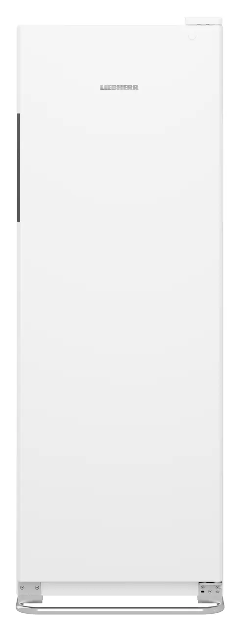 Ein hoher, weißer Kühlschrank mit Liebherr-Logo und schwarzem Türgriff.
