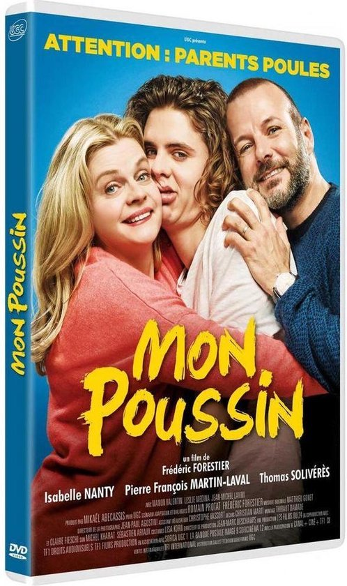DVD-hoes van een komische film met drie mensen die knuffelen, met tekst in het Frans. Blauwe achtergrond.
